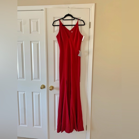 ⚡️NWT!⚡️Dress the Population Iris Slit Crepe Gown Size Medium in Garnet - Picture 2 of 5